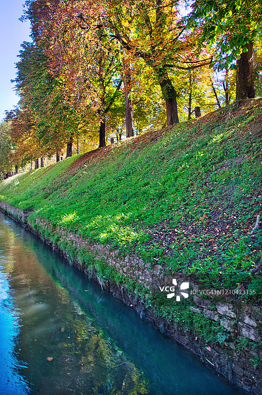 意大利卢卡运河风光图片素材