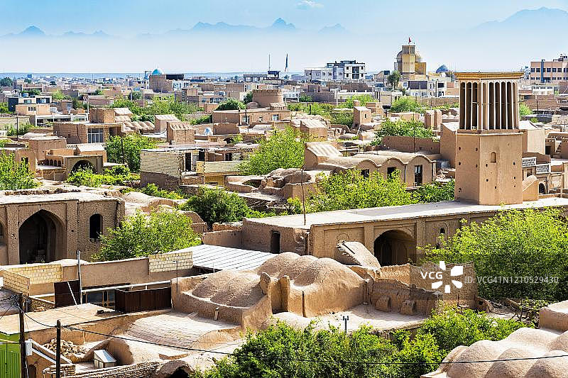 亚兹德省梅博德的纳林城堡城墙和城市图片素材