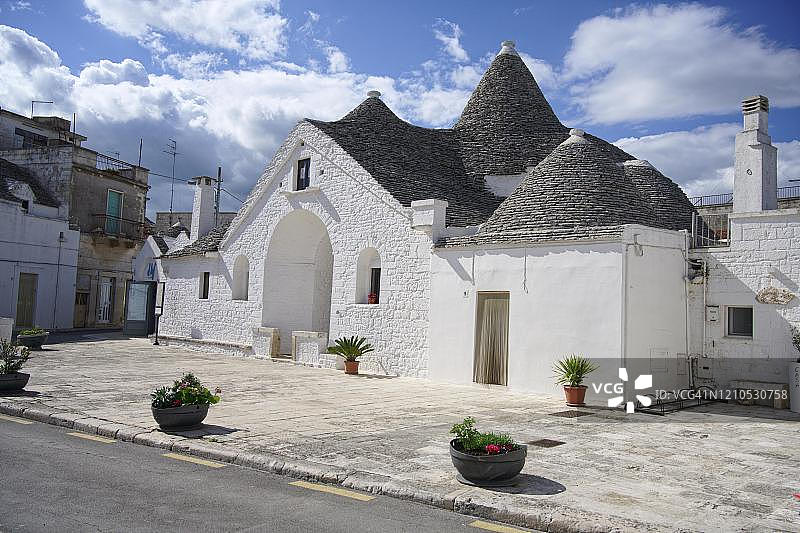 意大利阿尔贝罗贝洛的特鲁利石屋图片素材