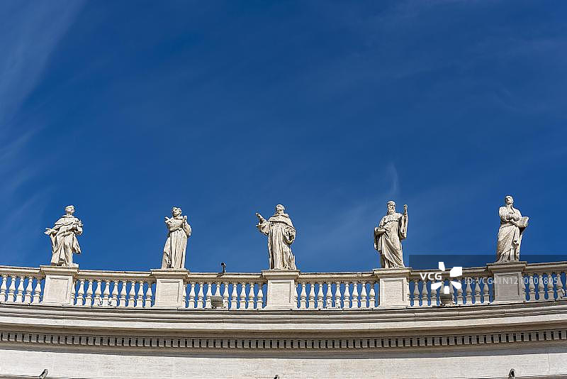 意大利罗马梵蒂冈圣彼得广场的雕像图片素材