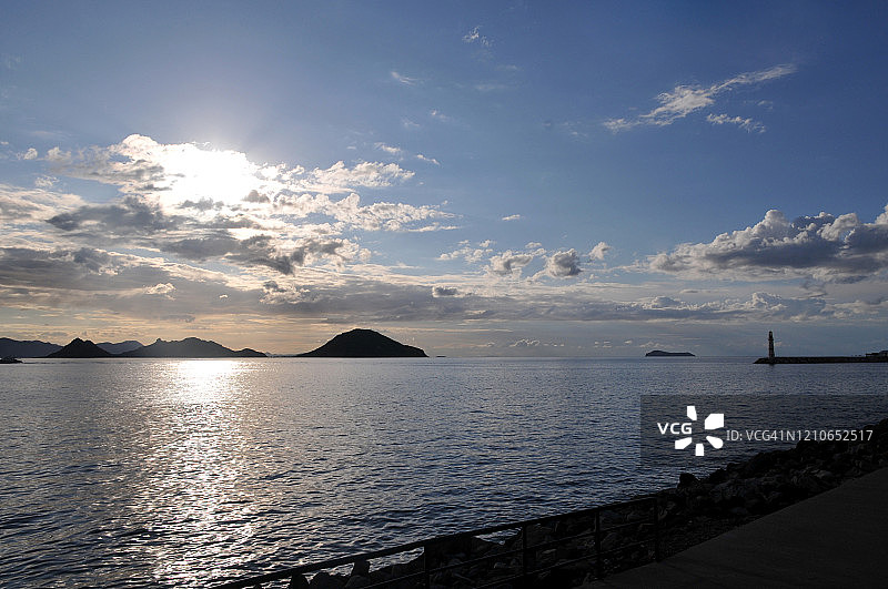 海景与灯塔图片素材