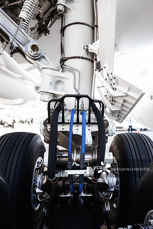 飞机起落架的详细结构图片素材