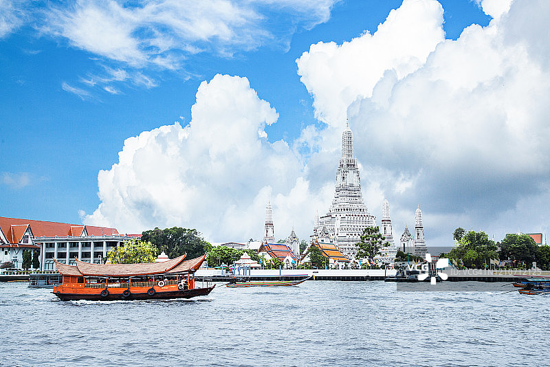 泰国曼谷日落时分的黎明寺图片素材