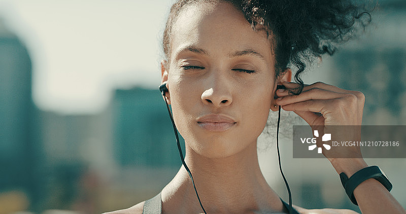 听音乐可以提高你的积极性和表现图片素材