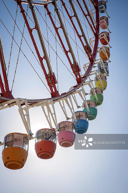 东京台场Palette Town的彩色贡多拉和摩天轮图片素材