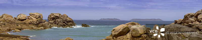 法国阿摩尔滨海省普卢马纳克粉红色花岗岩海岸图片素材