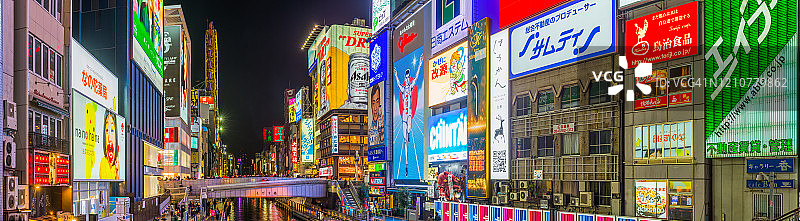 大阪道顿堀霓虹灯夜景及人群图片素材