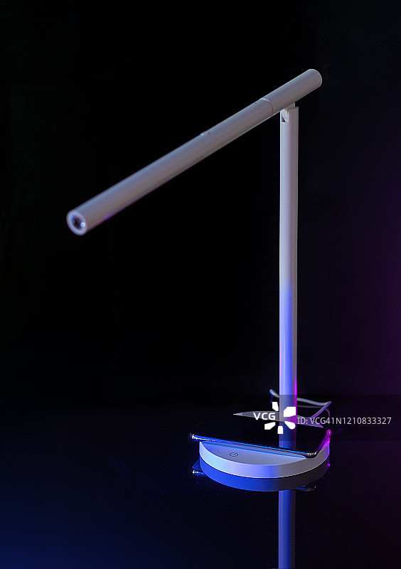 无线充电智能手机图片素材