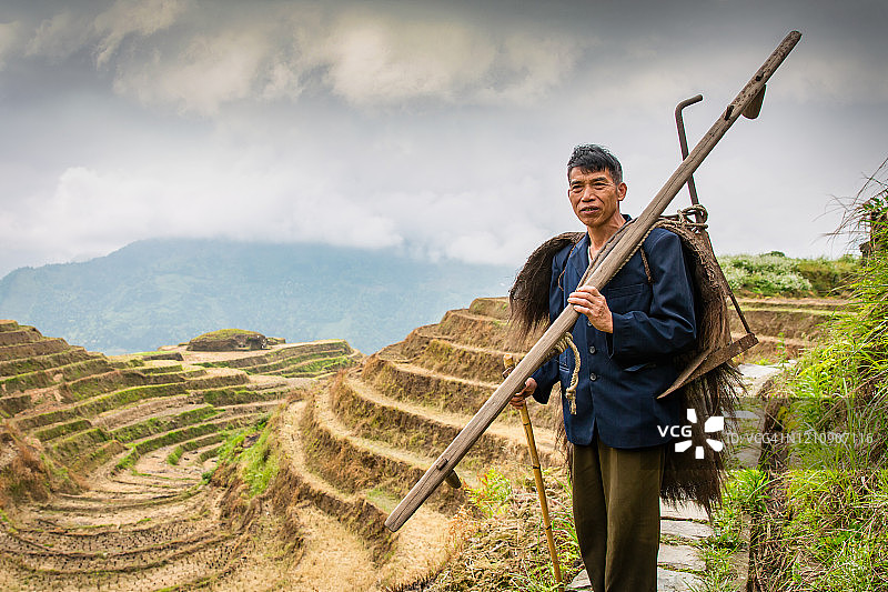 中国龙胜梯田的农村耕作图片素材