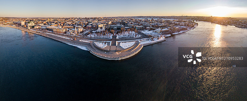 日落时分西伯利亚伊尔库茨克市和安加拉河全景图片素材