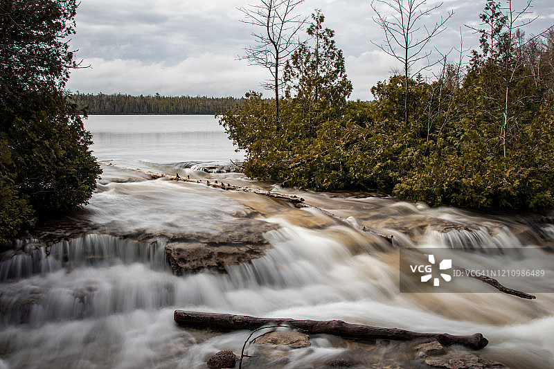 小型叠瀑图片素材
