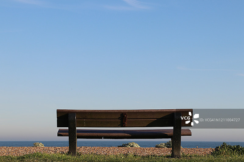 面朝大海的长椅图片素材