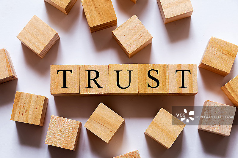 木块上的“信任”字样，商业概念图片素材