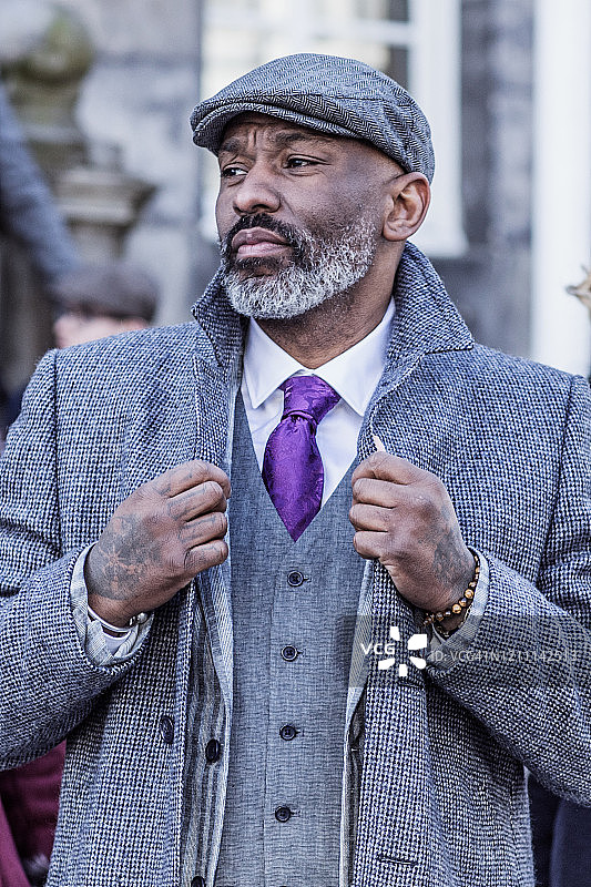 老城区复古黑帮男人图片素材