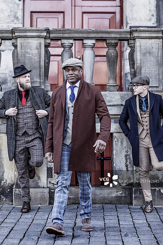 老城区复古黑帮男人图片素材