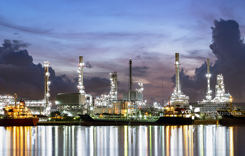 燃气轮机发电厂（黄昏）图片素材