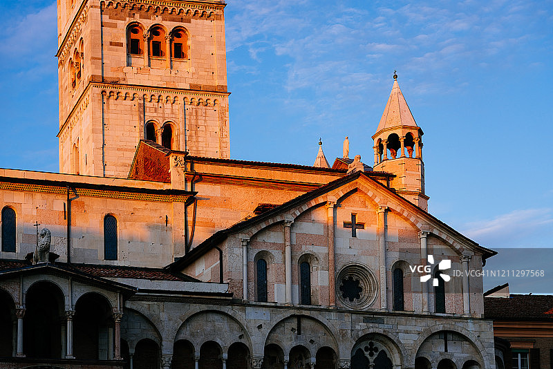 摩德纳主教座堂与吉兰迪纳塔图片素材