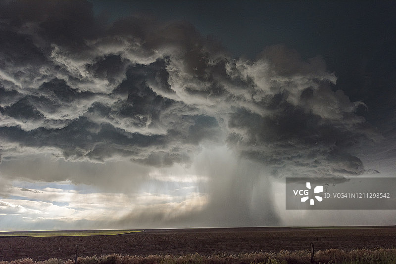 美国科罗拉多州的极端下击暴流图片素材