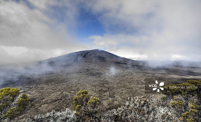 法属留尼汪富尔奈斯火山锥图片素材