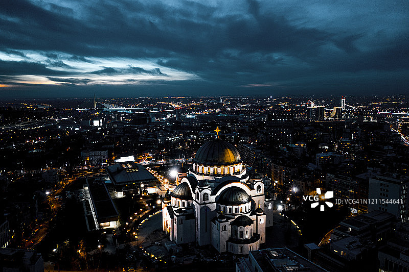 贝尔格莱德多云天空下的圣萨瓦教堂无人机照片图片素材