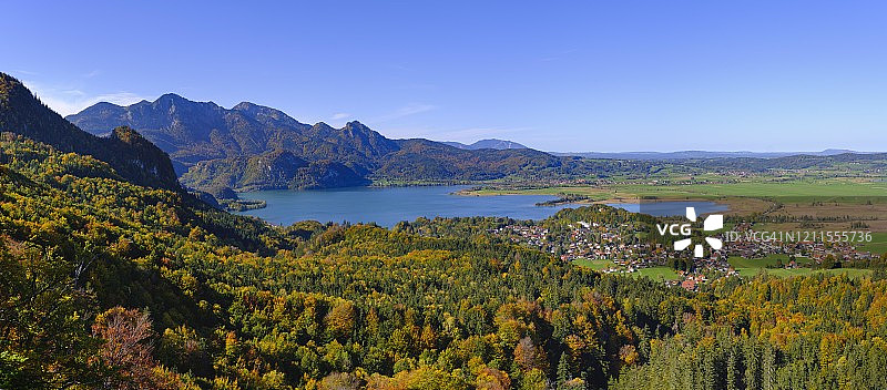 德国巴伐利亚州科赫尔湖：施图岑施泰因的蓝色土地风光图片素材