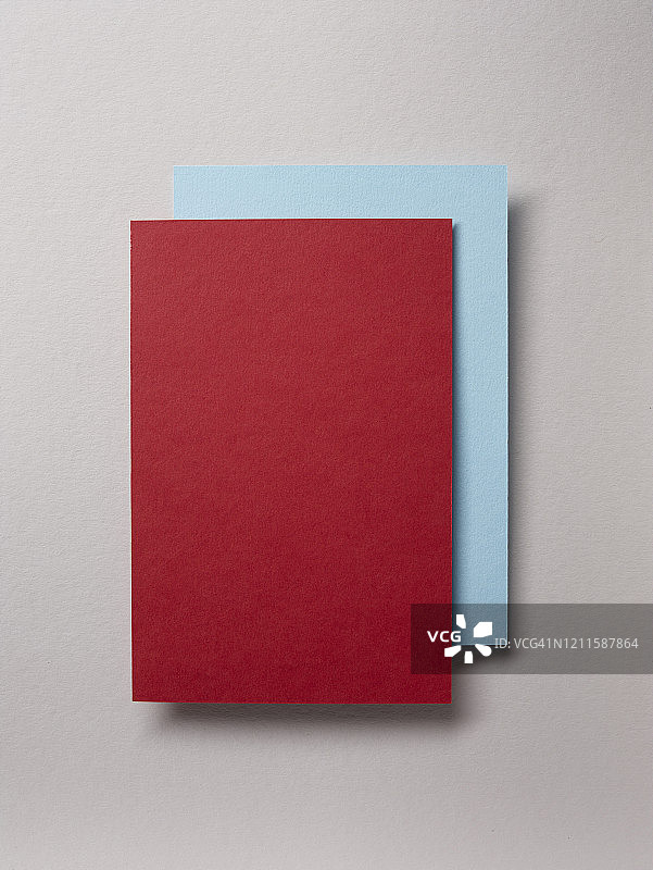 彩色纹理纸张错落排列，带阴影效果图片素材