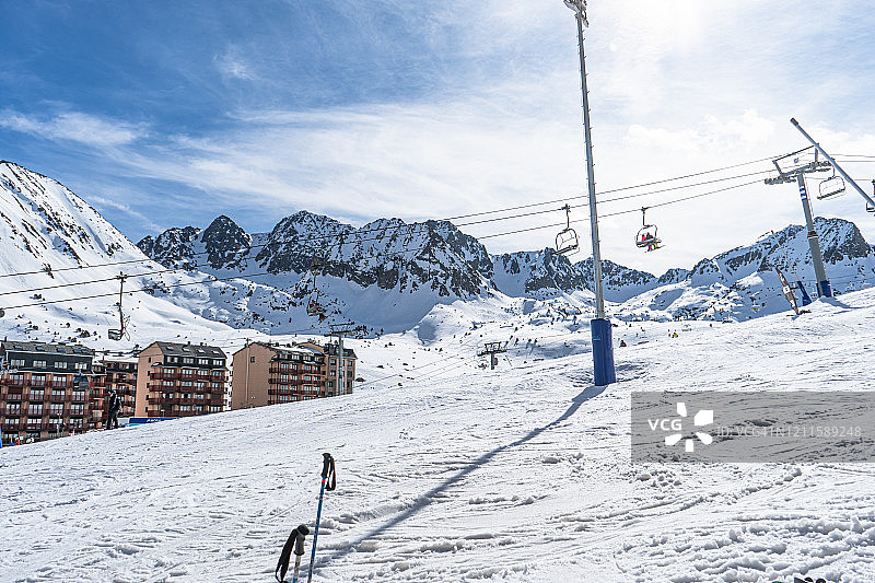 法国滑雪场与滑雪缆车风光图片素材