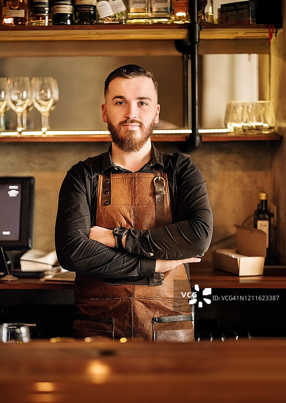 为成为一名调酒师而自豪图片素材