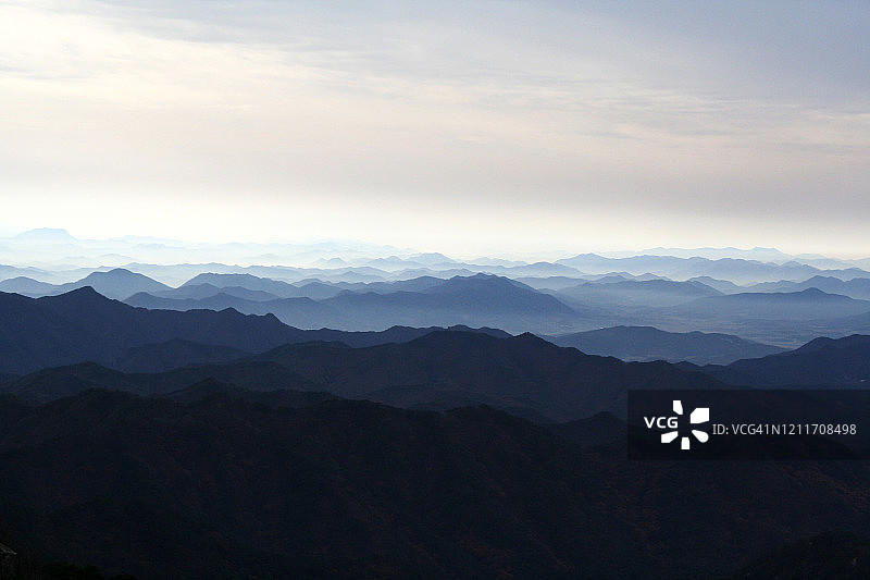 从高处俯瞰韩国尚州俗离山图片素材