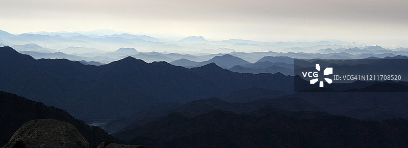 从高处俯瞰韩国尚州俗离山图片素材