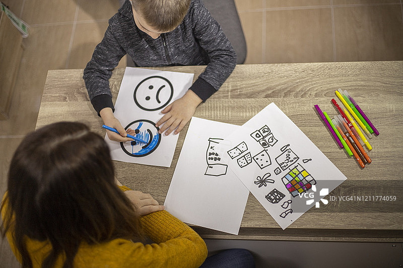 通过绘画进行学习图片素材