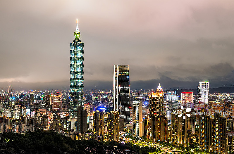 台北夜间天际线图片素材