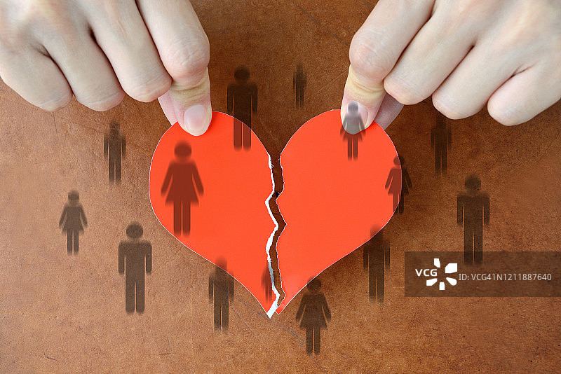 因人际关系问题而心碎图片素材