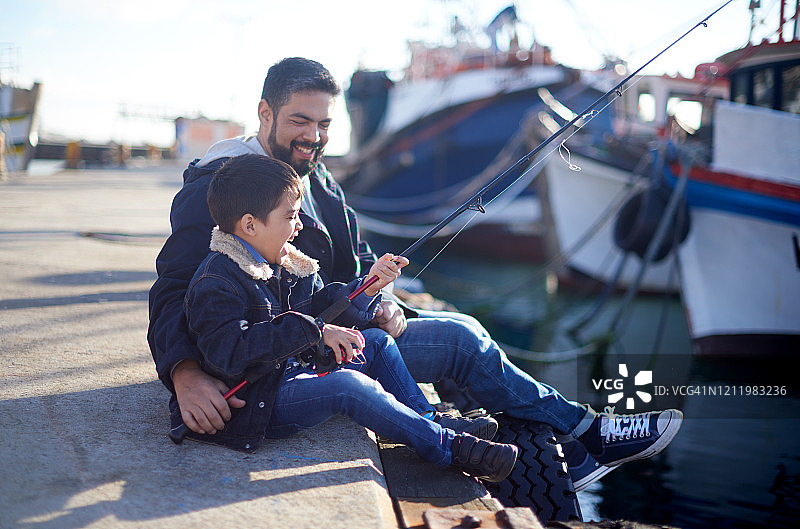 今天是个钓鱼的好日子图片素材