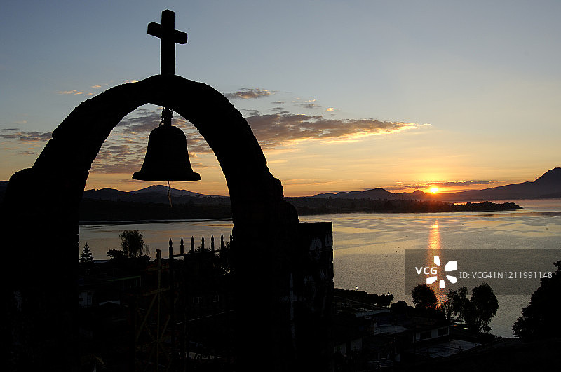 帕茨夸罗湖哈尼茨奥岛的日出图片素材