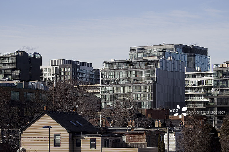 低层城市景观中的住宅区图片素材