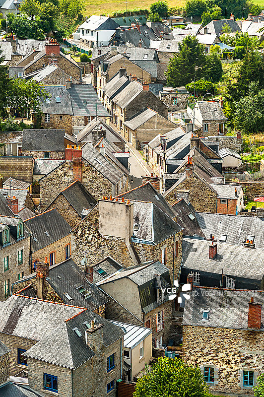 富热尔中世纪城镇的住宅楼顶航拍图片素材