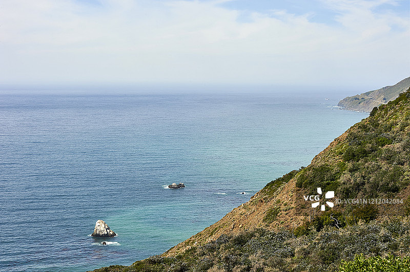 1号公路沿线的太平洋和山脉景色图片素材