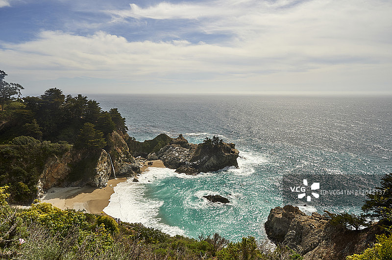 从1号公路俯瞰太平洋上的大苏尔图片素材