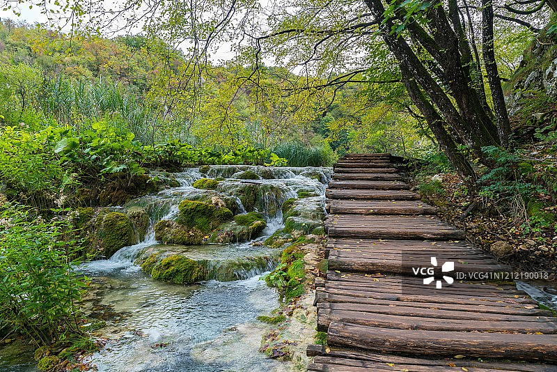 克罗地亚普利特维采湖国家公园秋季瀑布溪流风光图片素材