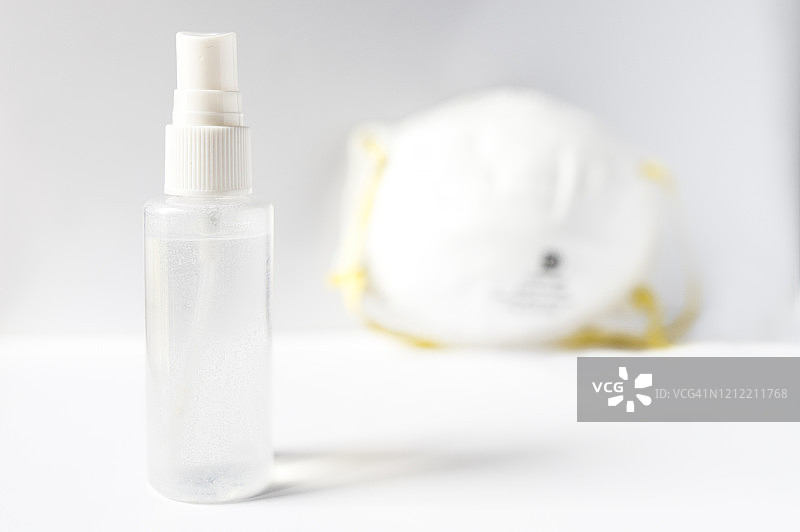 洗手液和防尘口罩图片素材