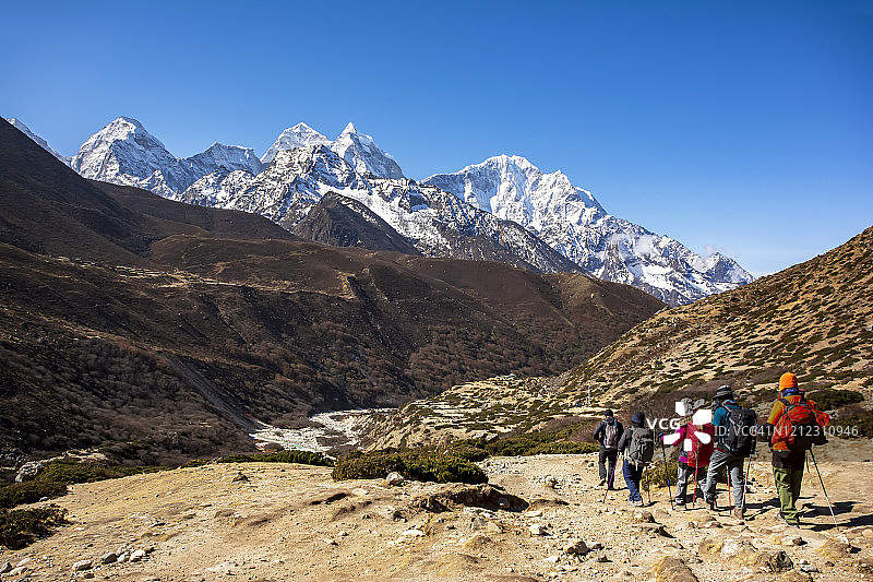 在尼泊尔珠穆朗玛峰地区漫步图片素材