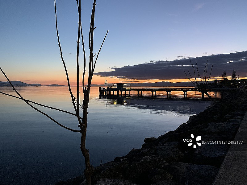 日内瓦湖日落色彩图片素材