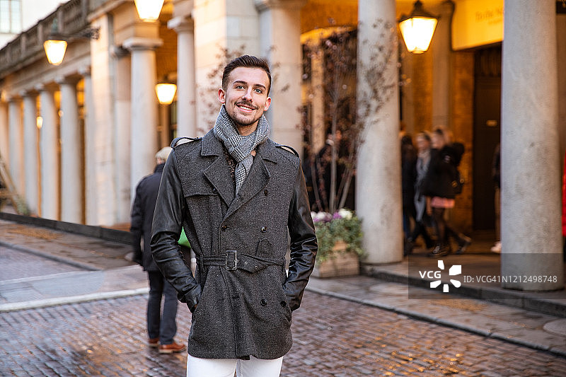 城市户外青年人像图片素材