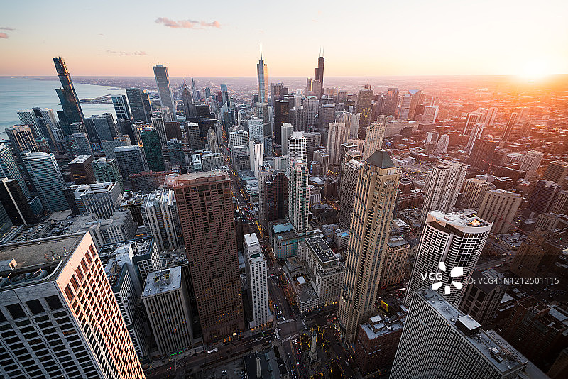 从约翰·汉考克中心拍摄的芝加哥日落图片素材