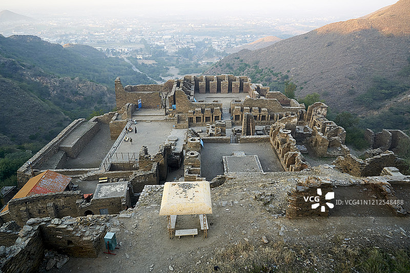 巴基斯坦马尔丹的佛教寺院遗址全景图片素材
