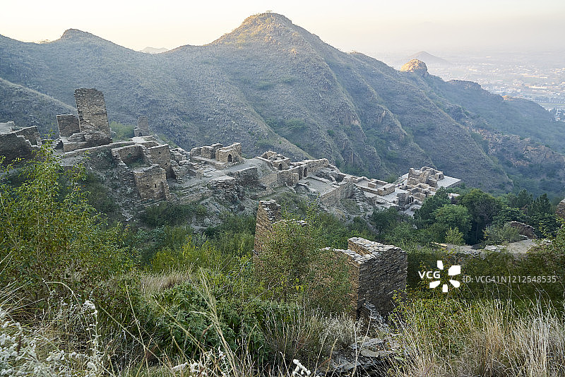 巴基斯坦马尔丹的佛教寺院遗址全景图片素材