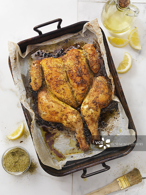 烤柠檬鸡配烤土豆图片素材