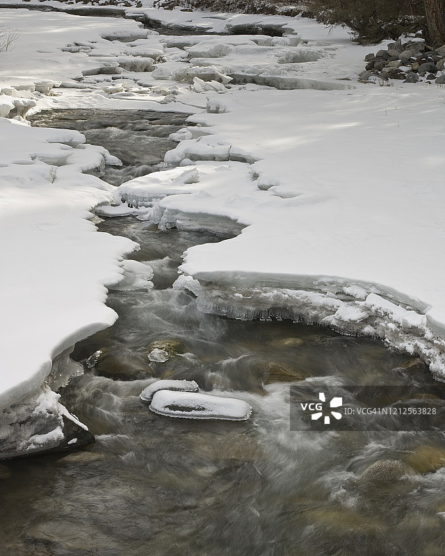 蒙大拿天堂谷的冬季溪流图片素材