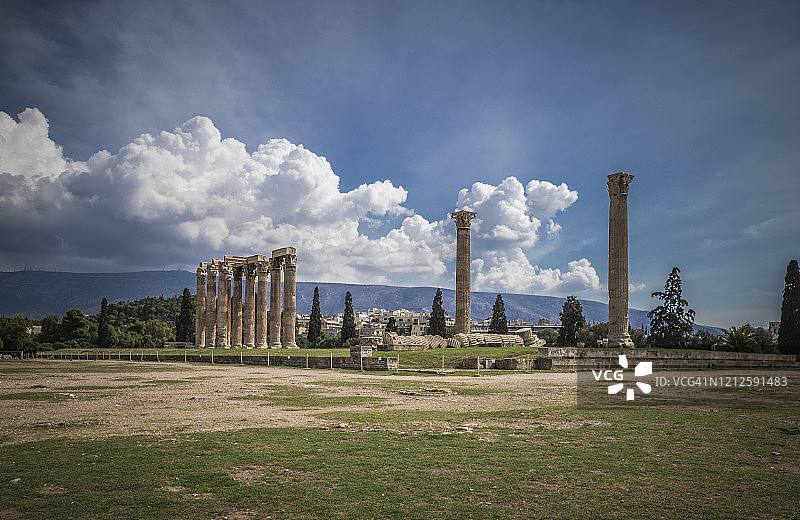 雅典市中心的奥林匹亚宙斯神庙遗址图片素材